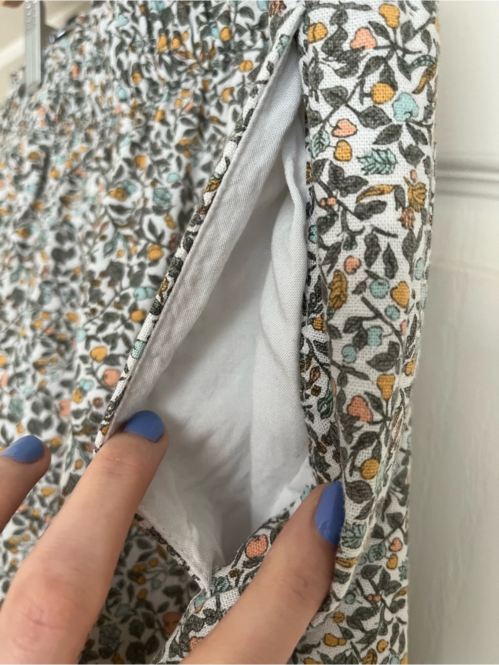 Abercrombie & Fitch Wide Leg Crop Pants in Floral/Fruit Print - Picture 4 of 8